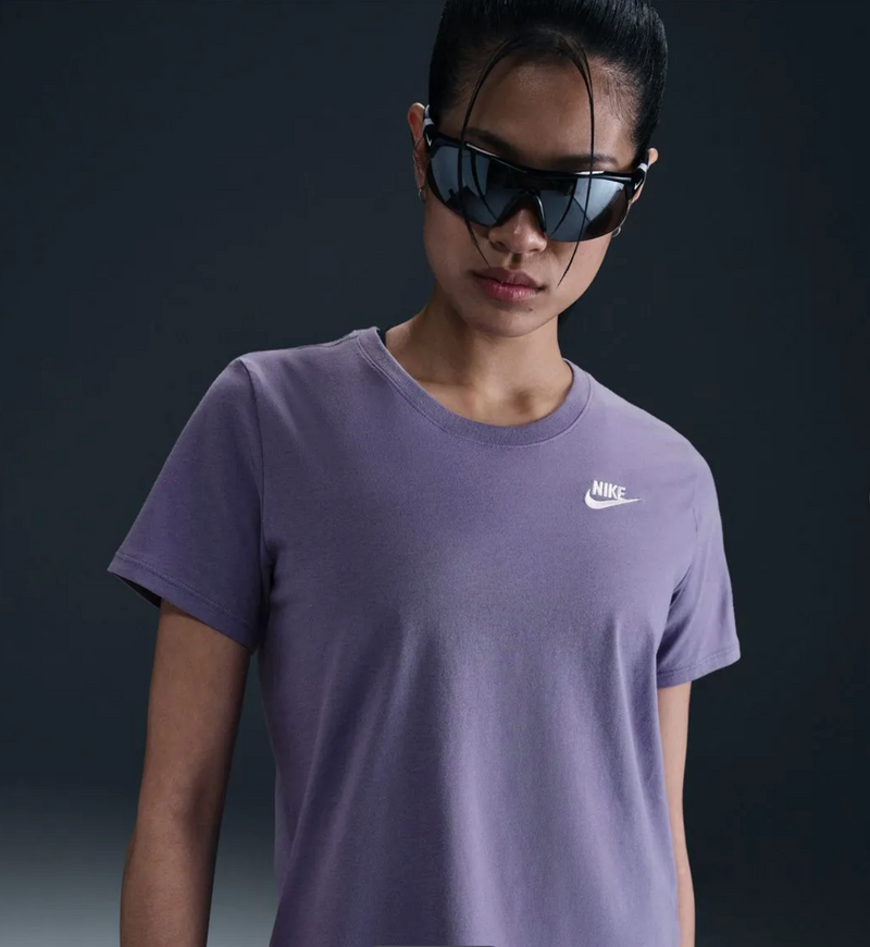 Nike Sportswear Club Essentials Tee